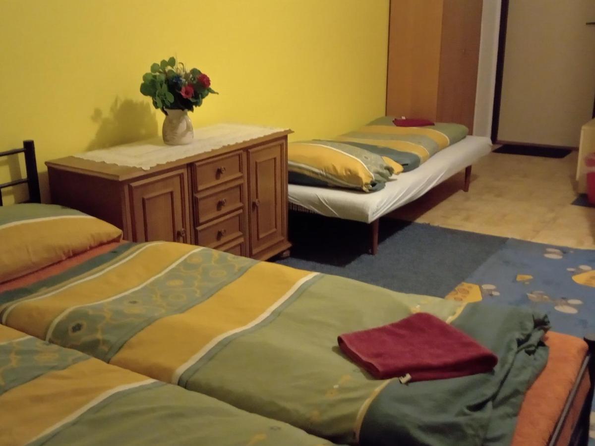 Apartman Police Nad Metuji Apartment Bagian luar foto